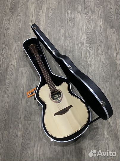 Жесткий кейс для акустической гитары аудиториум