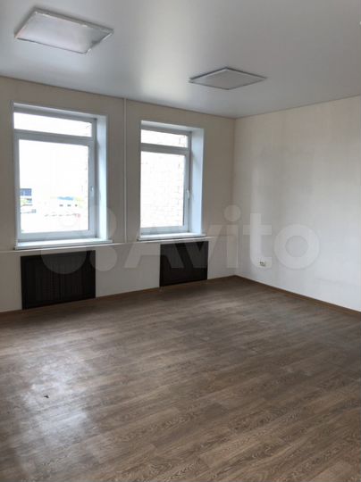 Офисное помещение, помещения под склад и торговлю