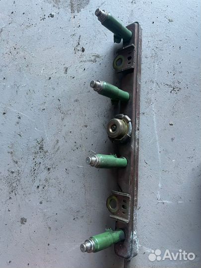 Рампа с форсунками Toyota 1zz-fe