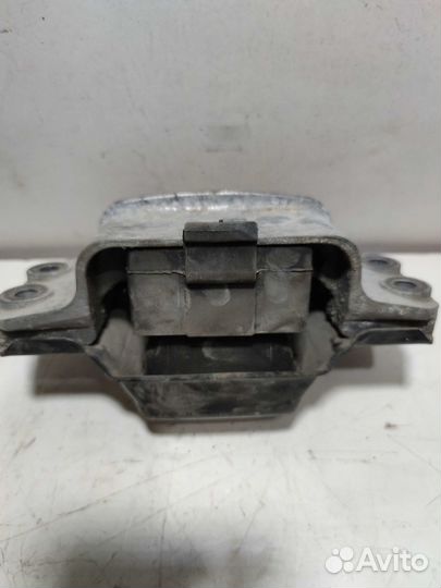 Подушка двигателя кпп левая Volkswagen Passat B6
