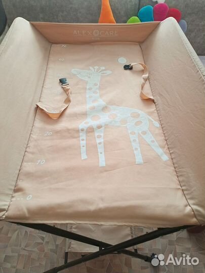 Пеленальный столик складной на колесиках