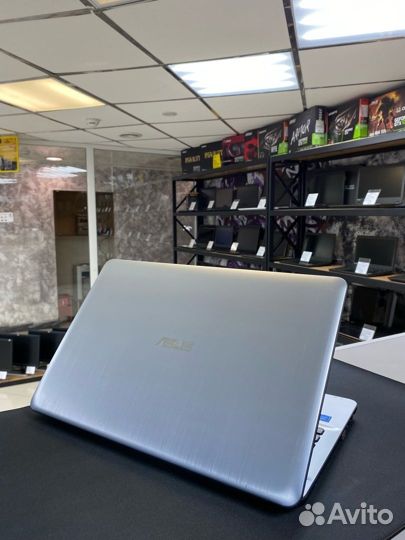 Asus 15.6 Intel Pentium N3710/2gb/ssd 240gb