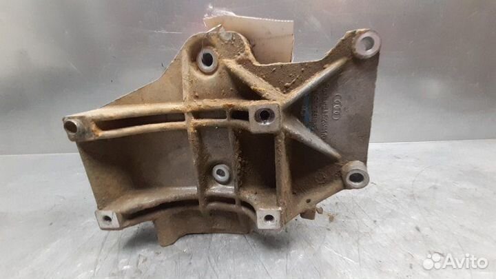 Кронштейн кондиционера Volkswagen Passat B5