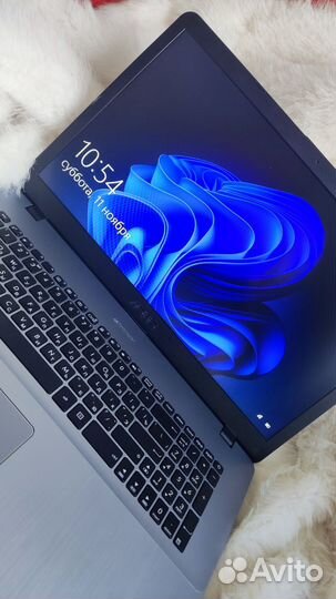 Ноутбук Asus X705M