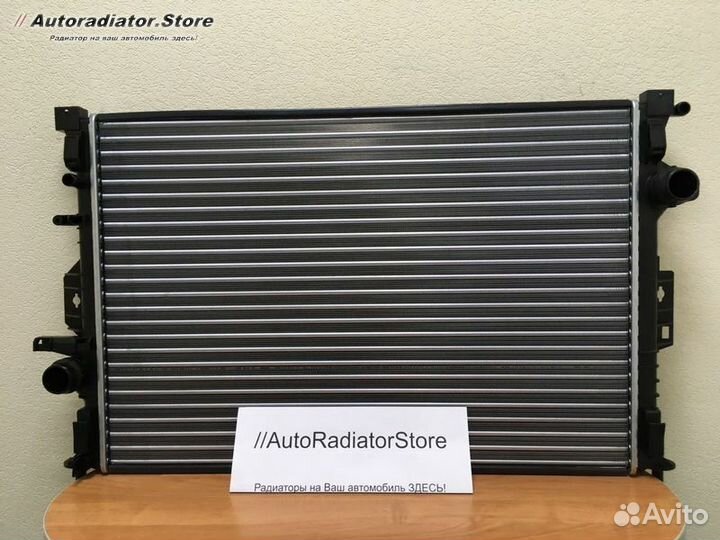 Радиатор охлаждения двигателя Ford Kuga 13-19