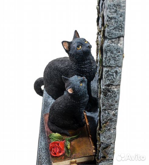 Статуэтка «Кошка с котенком у зеркала»