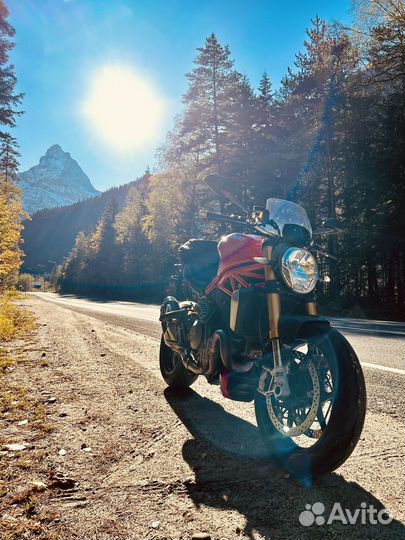 Ducati Monster 1200S