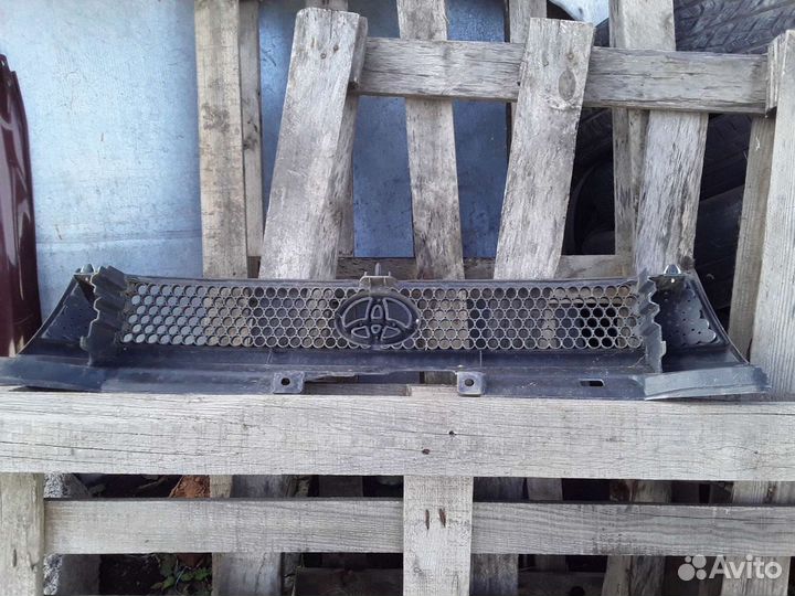 Бампера и решотка на тайота ноах 1998г.в