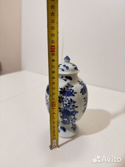 Фарфоровая ваза с крышкой