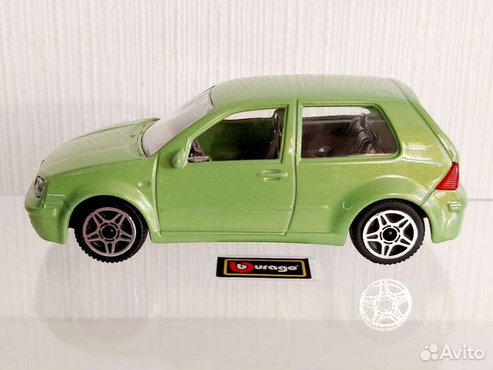 Volkswagen Golf машинка Bburago 1 43 Италия