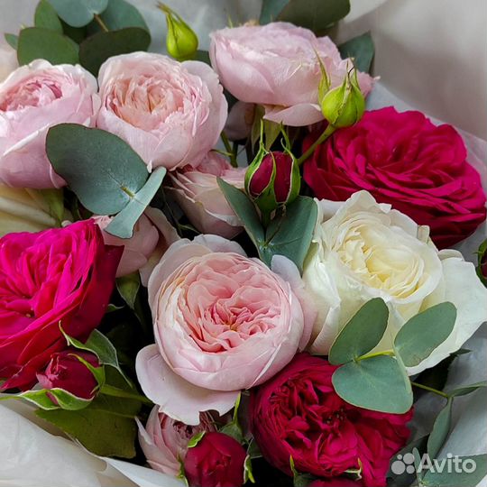 Букет ароматных пионовидных роз