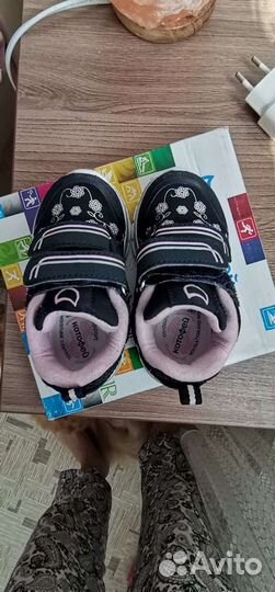 Кроссовки на девочку