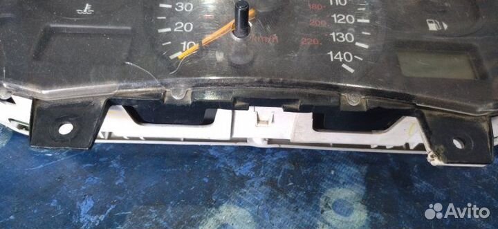 Панель приборов Ford Focus 1 седан eydk 2004