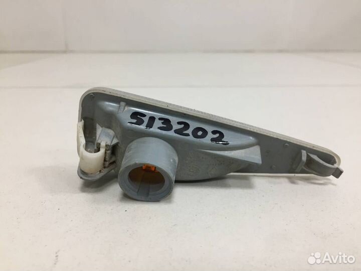 Повторитель на крыло Renault Sandero 2009-2014