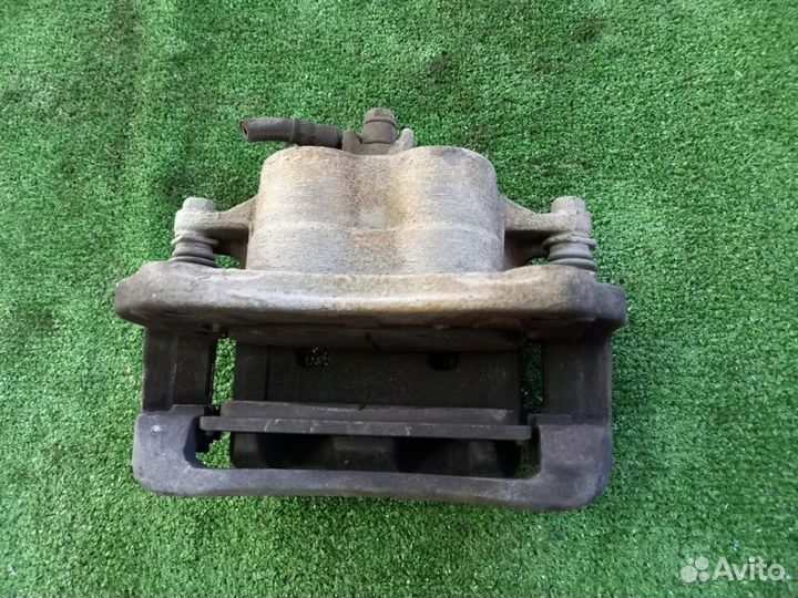 Суппорта передние Honda Elysion RR3 2004-2013