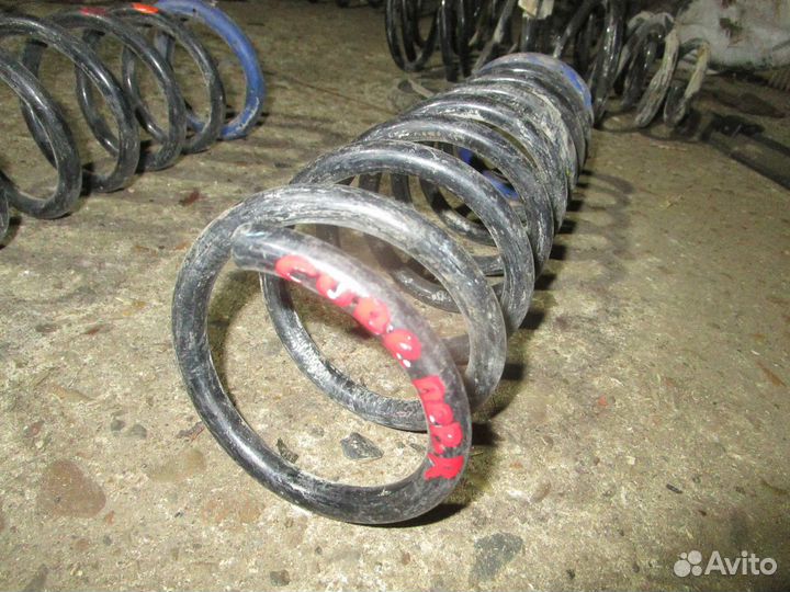 Пружина передняя Nissan Cube