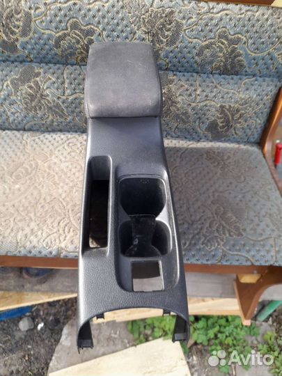 Подлокотник на Митсубиси Лансер 9