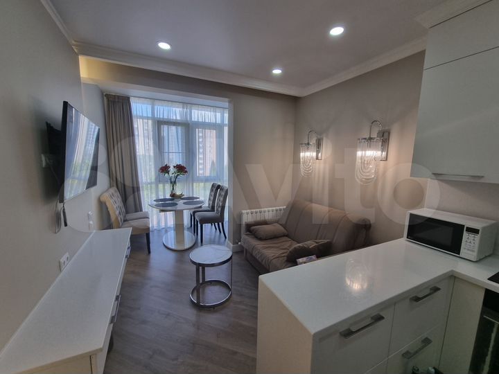 2-к. квартира, 76 м², 7/18 эт.