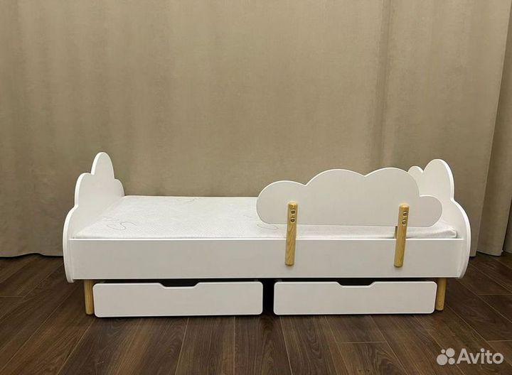 Детская кровать с бортиком