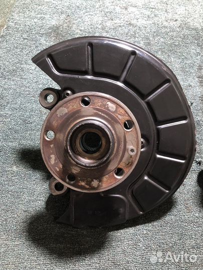 Поворотный кулак левый и правый VW Touran