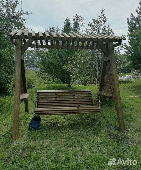 Деревянная качеля садовая с перголой