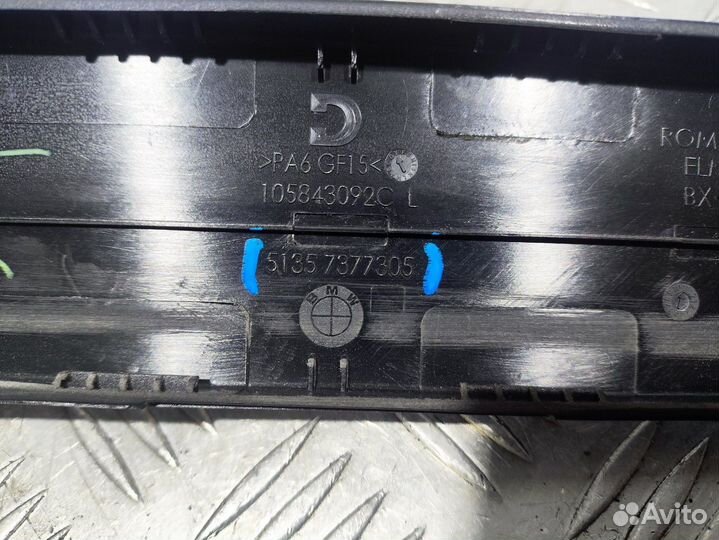 Б/У Накладка направляющей стойки стекла зад#002