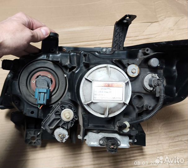 Honda zest, фара передняя правая, ксенон