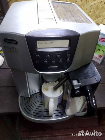 Кофемашина delonghi magnifica