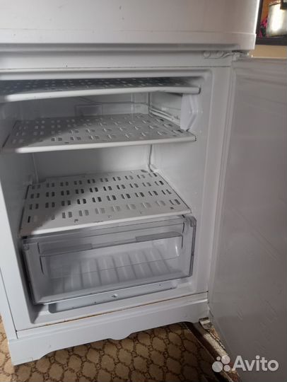 Холодильник indesit