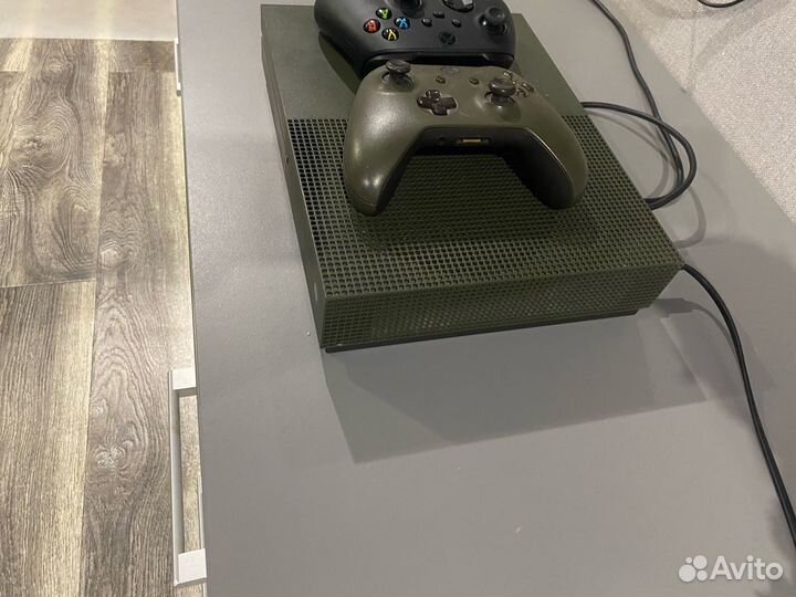 Xbox One s 2 геймпада 1tb