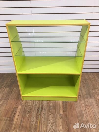 Кассовый стол,витрины