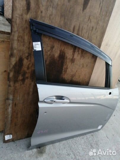 Дверь передняя правая Honda Fit GP5
