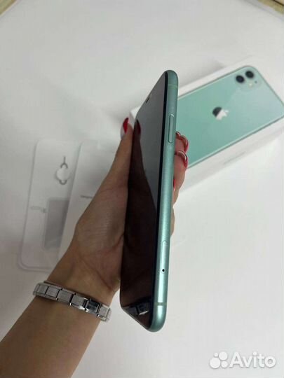 Телефон iPhone 11