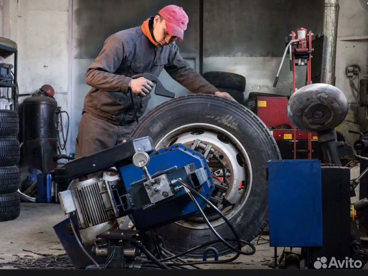 Мастер шиномонтажа грузовой техники