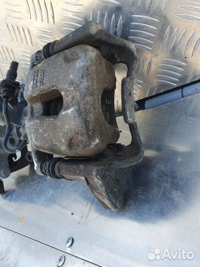 Суппорт задний Volkswagen Touran 2006-2010