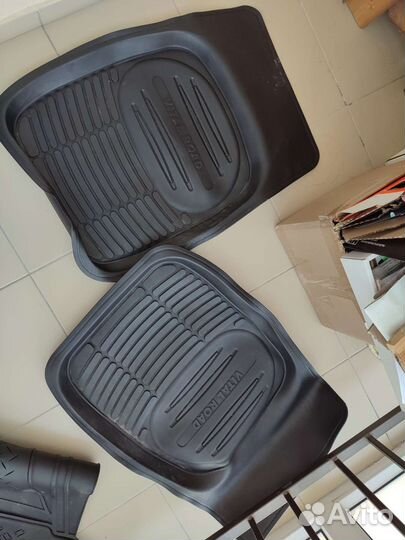Автомобильные коврики резиновые универсальные