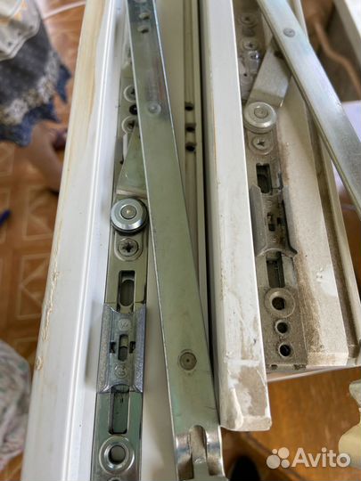 Замена оконной фурнитуры. Ремонт оконной створки