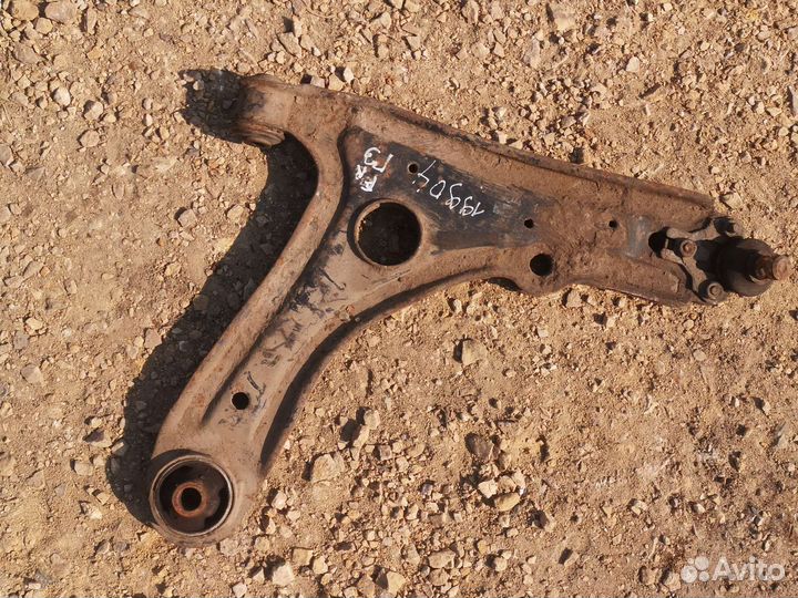 Рычаг Golf 3 правый