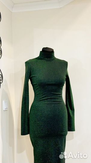 Блестящее зеленое платье