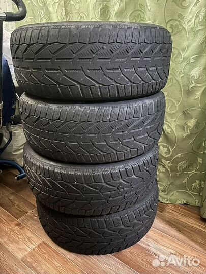 Колеса демисезонные липучки winter 215/50 R17