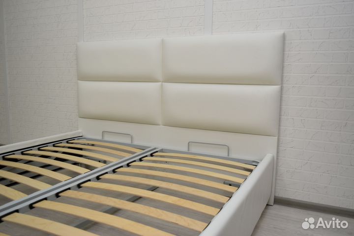 Кровать с подъемным механизмом