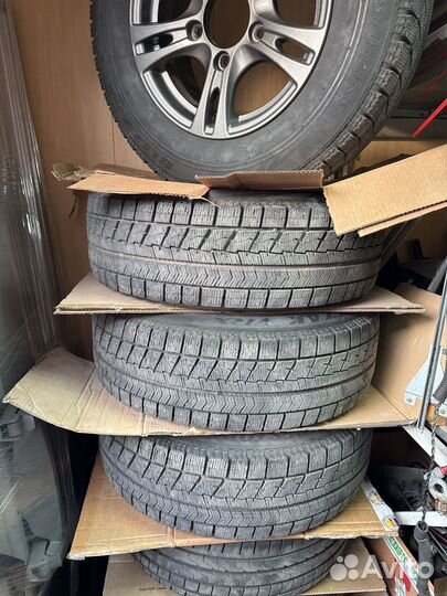 Bridgestone Blizzak VRX 205/70 R15 19B