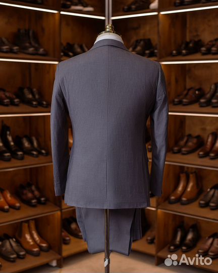Мужской костюм тройка серый