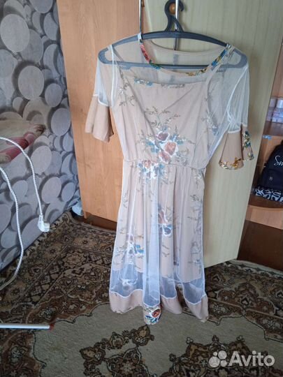 Платья