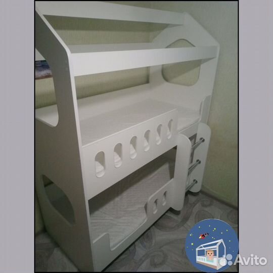 Детская двухъярусная кровать