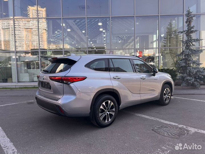 Toyota Highlander 2.5 AT, 2022