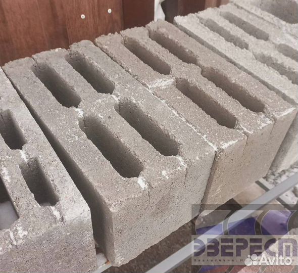 Шлакоблок стеневой