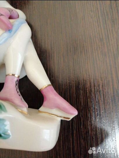 Статуэтка фарфор