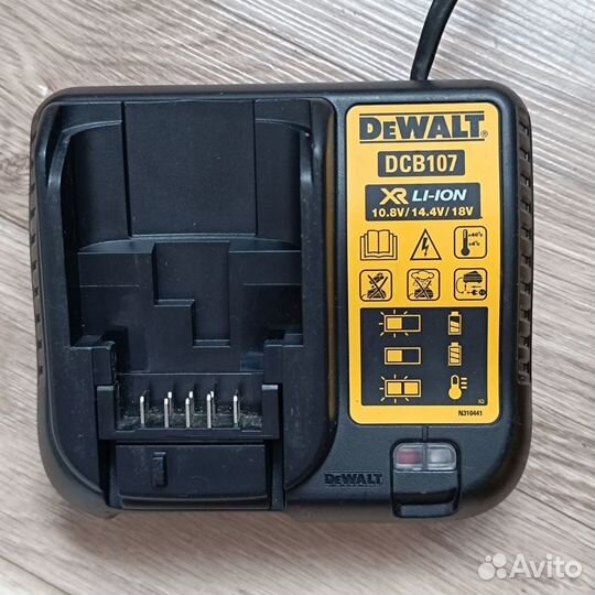 Аккумулятор и зарядное устройство DeWalt 18v