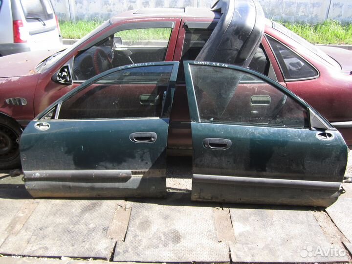 Дверь передняя левая правая Mitsubishi Carisma